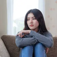 ilustrasi perempuan yang sedih/copyright freepik.com/jcomp