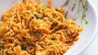 5 kebiasaan nyeleneh orang indonesia saat makan mi instan ini sudah mendarah daging