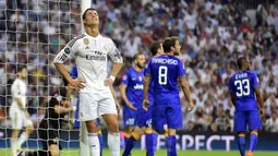 Cristiano Ronaldo menyesal tidak bisa memanfaatkan peluang di depan gawang Juventus dalam Leg 2 Semifinal Liga Champions di Stadion Santiago Bernabeu, Madrid, (14/5/2015). (AFP/Gerard Julien)