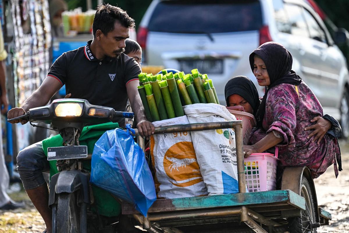 FOTO: Ribuan Warga Abdya Pecahkan Rekor Memasak Lemang Terbanyak
