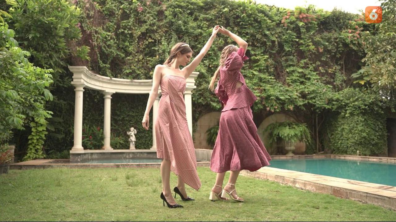 Busana wanita Paisley With Love.