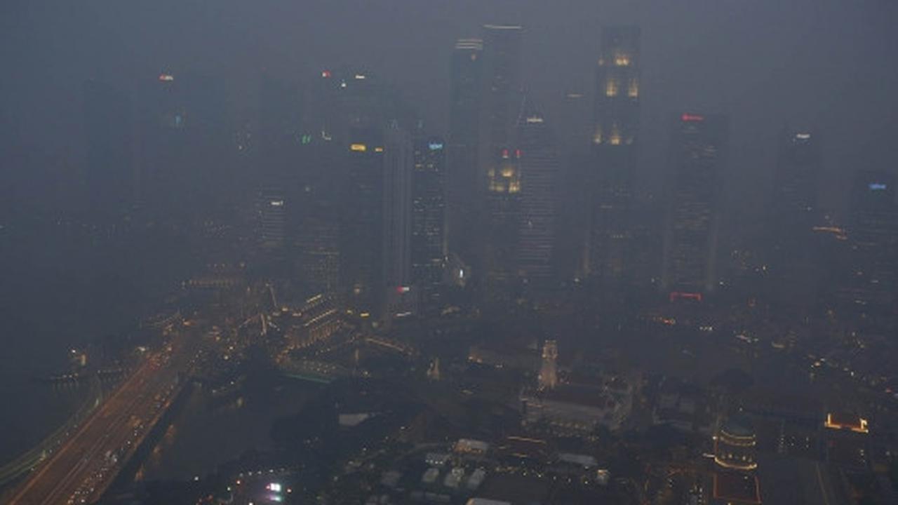 Beginilah pemandangan kabut asap semakin tebal selimuti Singapura