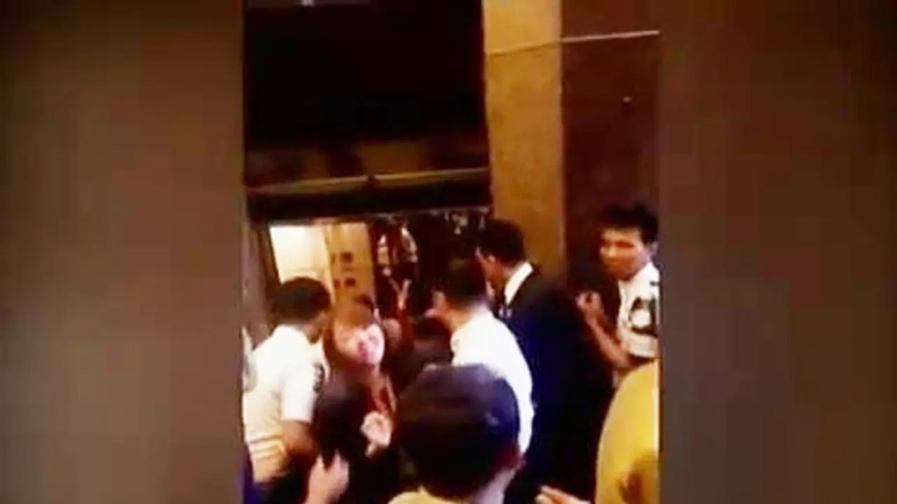 Lift BRI II Jatuh