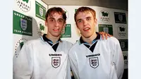 Gary Neville dan Phil Neville adalah pemain bersaudara yang bermain untuk Timnas Inggris. Tidak tanggung-tanggung, mereka berdua bermain bersama di Piala Eropa 1996, 2000, dan 2004. (www.squawka.com)