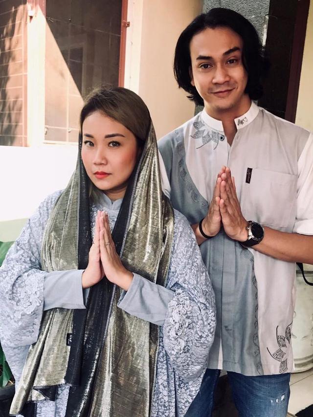 7 Potret Kemesraan Dimaz Andrean Bersama Istri yang Jarang Disorot