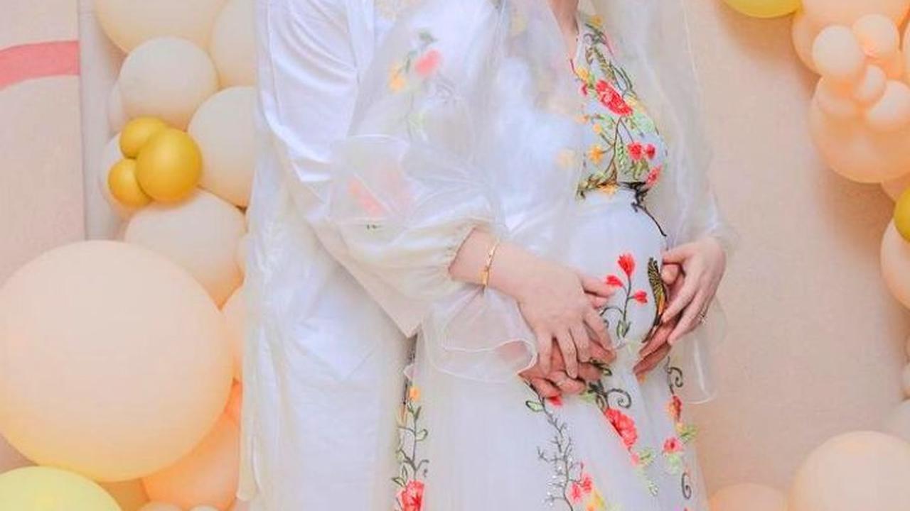 Makin Mempesona Dengan Gaun Berwarna Putih