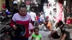 Puluhan pengemis musiman dan anak-anak berebut angpao di Klenteng, hingga wisata ancol menjadi pilihan warga Jakarta.