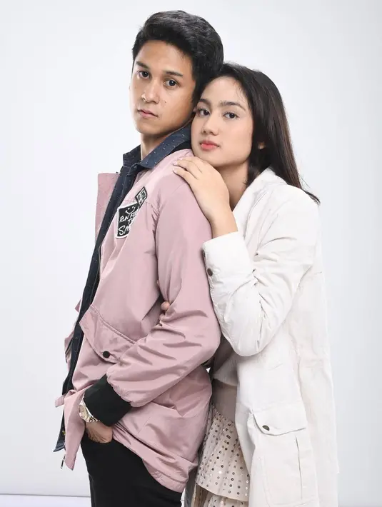 Begini pemotretan Ratu Rafa bersama dengan Antonio Blanco Jr yang akan beradu akting dalam sinetron yang sama. Beradu akting dalam satu frame yang sama ini merupakan kali pertama bagi keduanya selama kariernya di dunia akting. (Liputan6.com/IG/@ratuurafa)