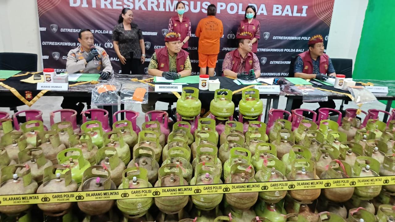 perempuan di bali oplos gas lpg 3kg