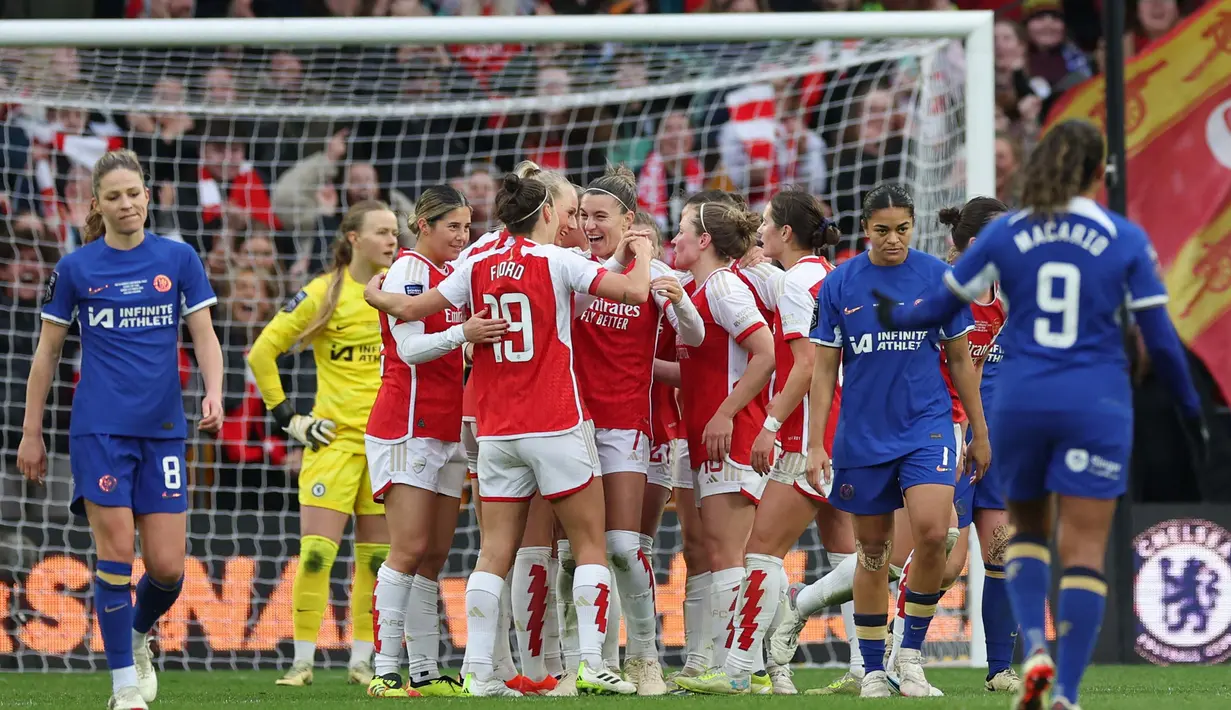 Arsenal berhasil merengkuh Piala Liga Wanita Inggris usai menumbangkan perlawanan Chelsea dengan skor 1-0. (Adrian DENNIS/AFP)