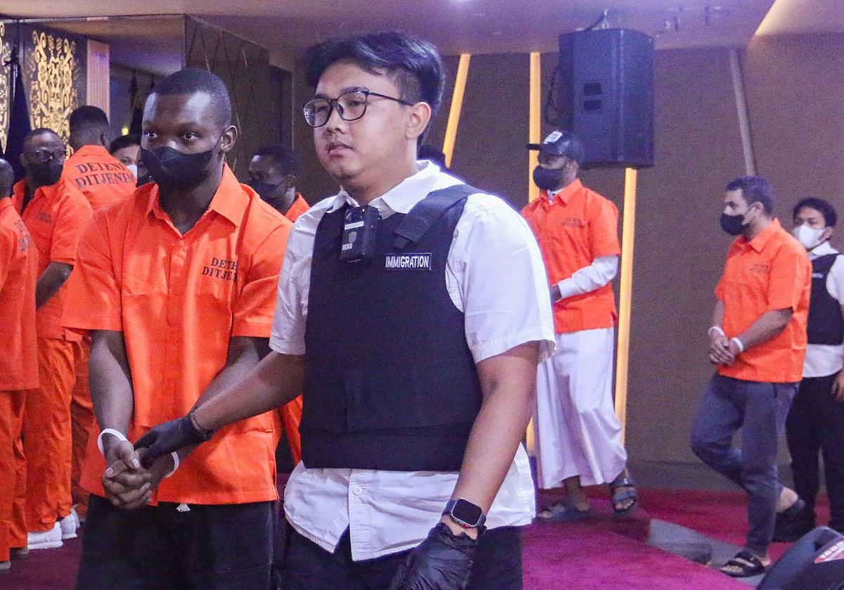 FOTO: Operasi Wira Waspada: 196 WNA Diamankan, Banyak Gunakan Izin Tinggal dan Investor Fiktif
