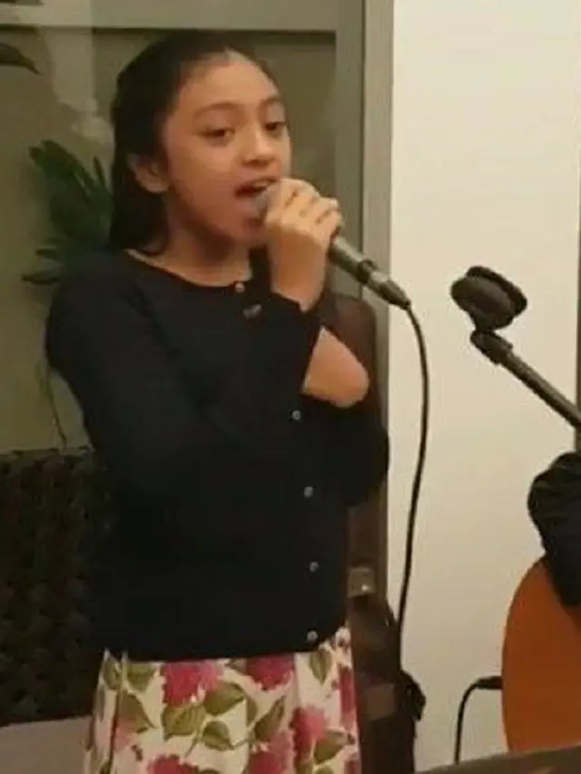 5 Potret Alleia Anak Ariel NOAH saat Nyanyi, Berkarisma Layaknya Sang Ayah
