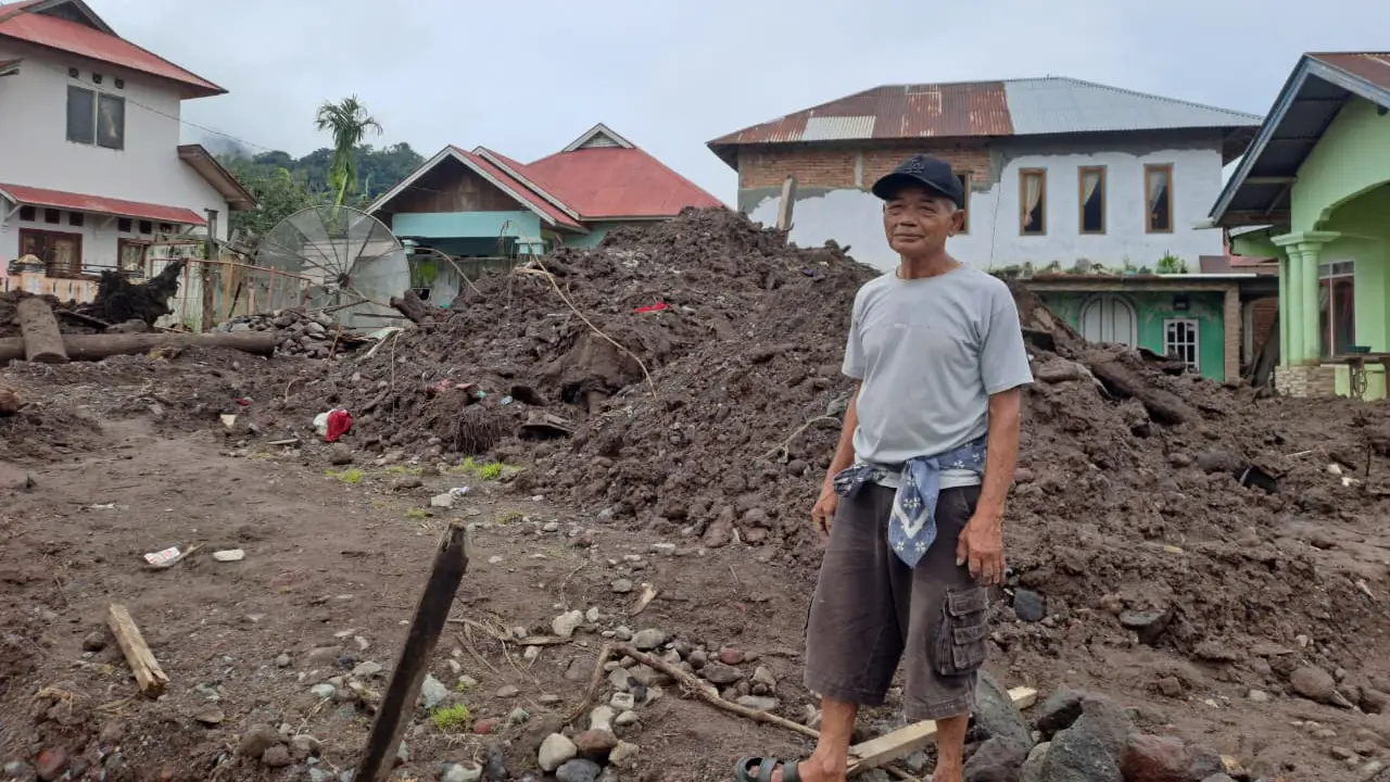 Nasrudin korban banjir di Agam Sumbar. (Liputan6.com/Novia Harlina)