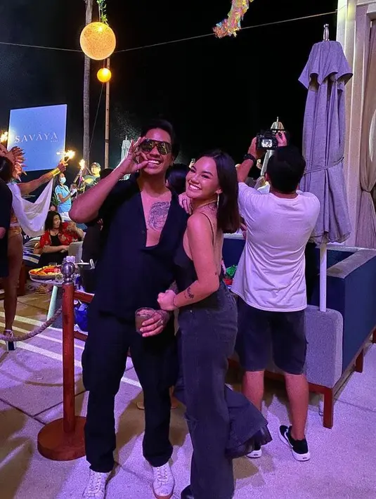 Bintang sudah mulai dikenalkan kepada kakak Shafa. Dari situ hubungannya dengan keluarga makin dekat.  [Instagram/shafaharris]