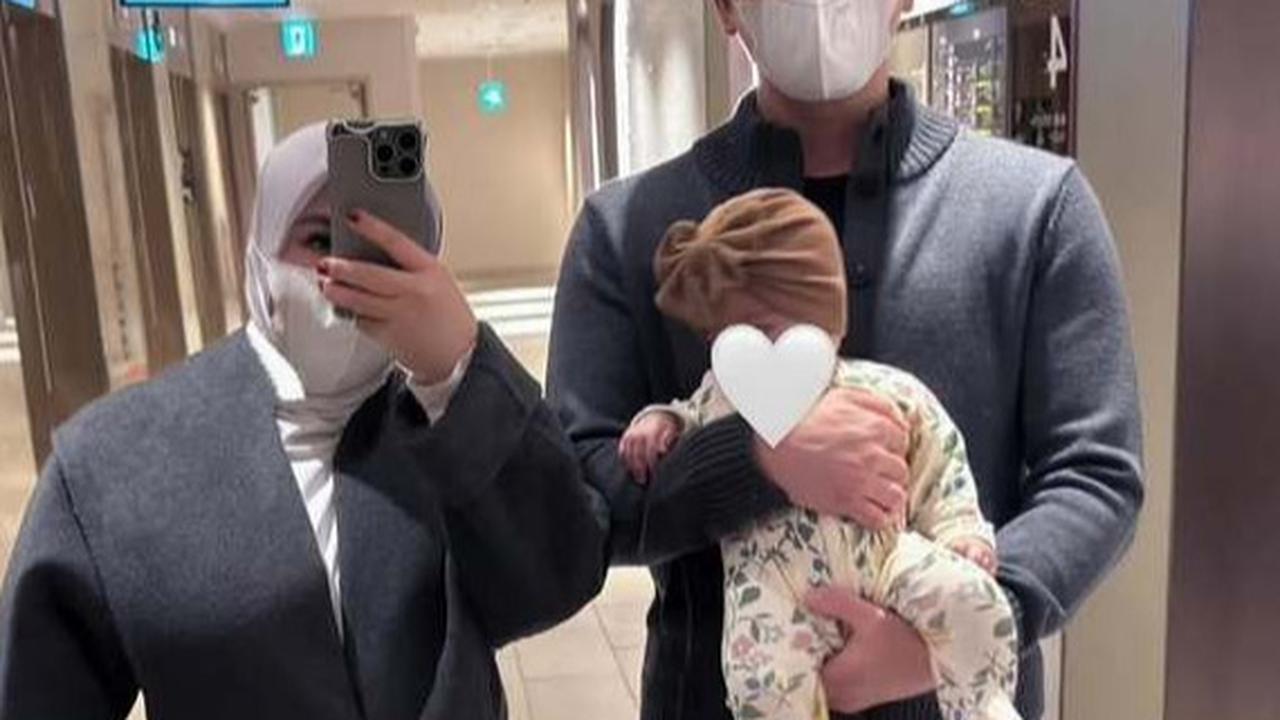 8 Potret Syahrini Bagikan Kebersamaan dengan Reino Barack dan sang Anak saat Berada di Jepang