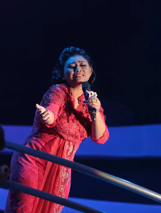 Dimalam itu, ia juga mengaku pasrah dengan perolehan SMS yang didapat. Ia percaya jika segala sesuatu sudah ada yang mengatur. (Adrian Putra/Bintang.com)