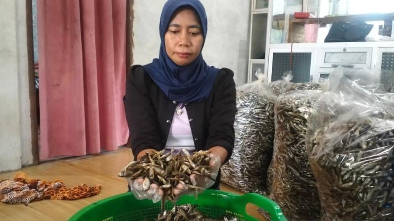 UMKM Ikan Bilih Tanah Datar Alami Lonjakan Pasokan Pascabanjir Bandang