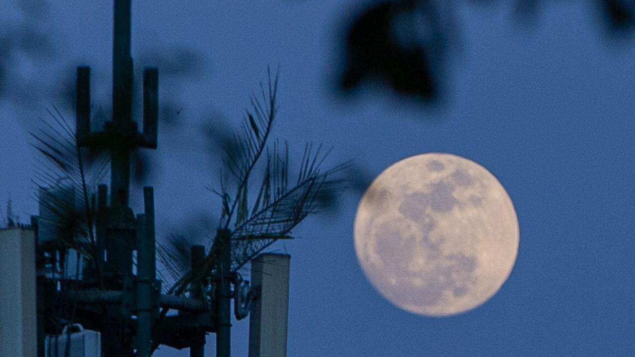 FOTO: Fenomena Super Blue Moon Hiasi Langit Jakarta, Beginilah Penampakan Langkanya