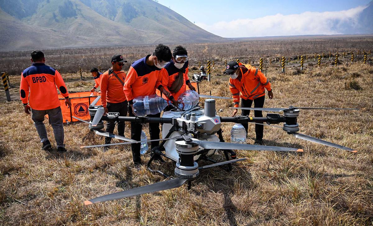 Pemadaman Terus Dilakukan Setelah Karhutla Melanda Gunung Bromo