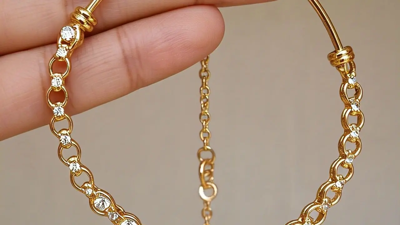 Model Gelang Emas Rantai dengan Batu Permata Bangle/via Meta AI