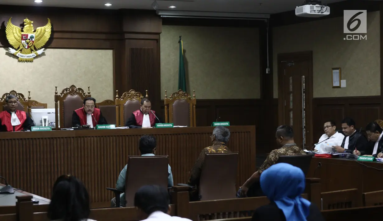 Suasana sidang lanjutan terdakwa korupsi pengadaan dan pelaksanaan pembangunan kampus IPDN Sumbar di Kab Agam TA 2011, Dudy Jocom di Pengadilan Tipikor Jakarta, Rabu (10/10). (Liputan6.com/Herman Zakharia)