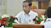 Presiden RI Joko Widodo (Jokowi) saat memimpin Rapat Terbatas Intern membahas Tata Kelola dan Peningkatan Produktivitas Kedelai dan Bawang Merah di Istana Merdeka Jakarta pada Senin, 19 September 2022. (Dok Humas Sekretariat Kabinet RI)