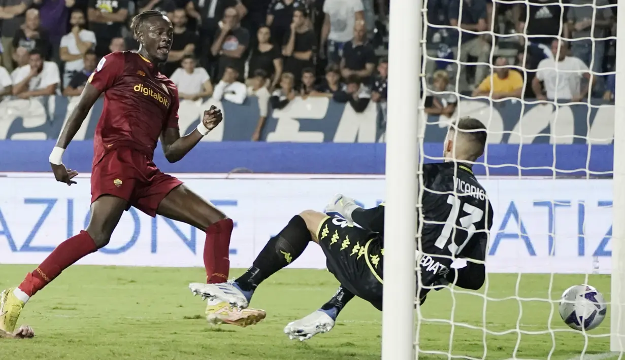 Dua gol kemenangan Serigala ibu kota itu masing-masing dicetak oleh Paulo Dybala dan Tammy Abraham. Sementara itu, Empoli sempat menyamakan kedudukan lewat gol Filippo Bandinelli. (Marco Bucco/LaPresse via AP)
