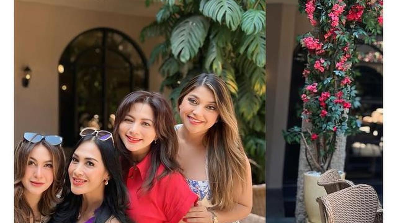 5 Potret Sarah Azhari Mudik ke Indonesia, Disambut Reuni Artis Sinetron 90-an