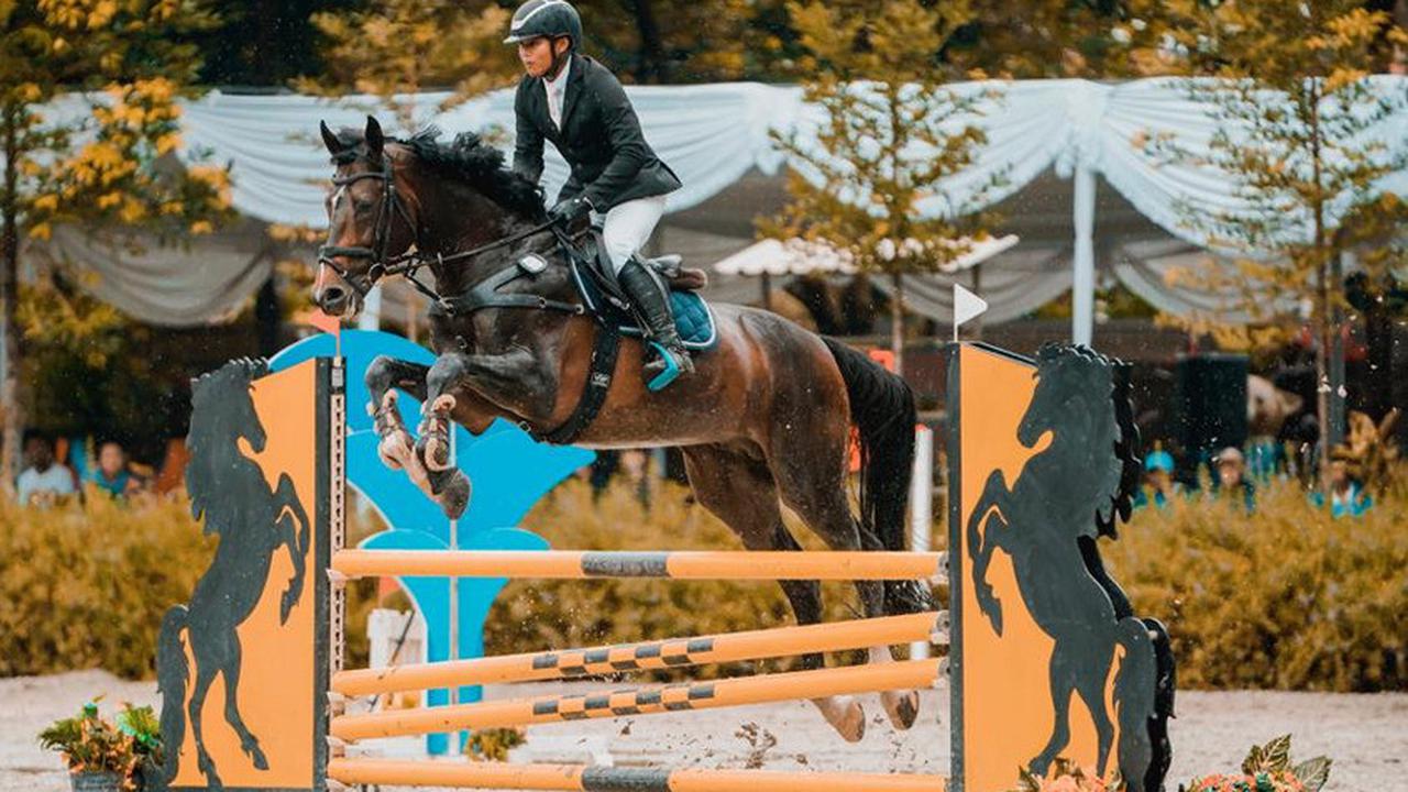 Aksi Dirga Wira Merebut 2 Gelar Juara di FEI World Cup Final 2023