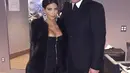 Sam Smith mengaku bahwa ia adalah fans Kim Kardashian. Bertemu dengan Kim pun merupakan hal terbaik di hidupnya. Pelantun lagu Stay With Me ini bahkan mengatakan wangi Kim seperti Vanilla. (NY Daily News)