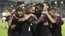 Para pemain AC Milan merayakan gol yang dicetak oleh Gonzalo Higuain ke gawang F91 Dudelange pada laga Liga Europa di StadionJosy Bathel, Letzebuerg, Kamis (20/9/2018). AC Milan menang 1-0 atas F91 Dudelange. (AP/Olivier Matthys)