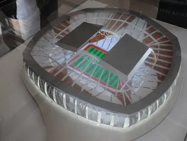 Maket Jakarta International Stadium terlihat di kawasan Taman BMW, Sunter, Jakarta Utara, Kamis (14/3). Jakarta International Stadium ditargetkan akan selesai pada tahun 2021 mendatang dengan kapasitas sekitar 82.000 orang. (Liputan6.com/Herman Zakharia)