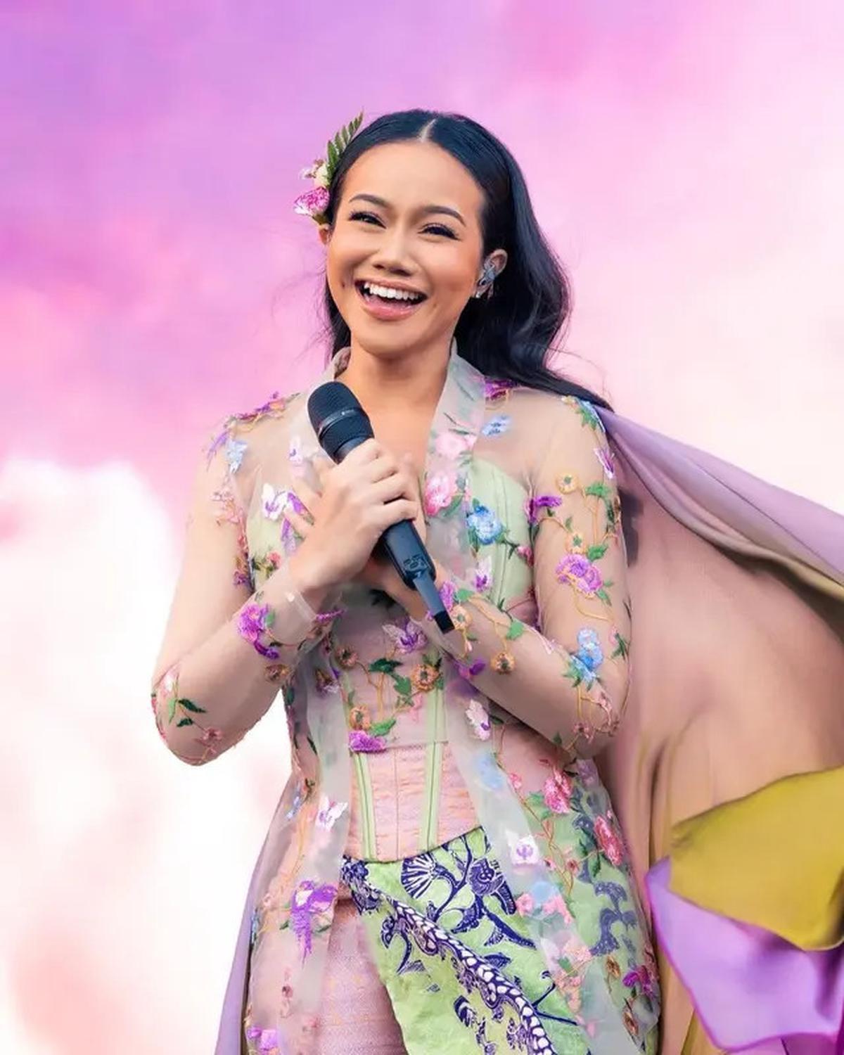 Gaya Kebaya Tile Selebriti, Yura Yunita hingga Sohwa Halilintar Tampil Memukau