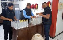 Satpol PP Probolinggo Sita Miras Dekat Pondok Pesantren, Amankan Puluhan Botol Arak Bali