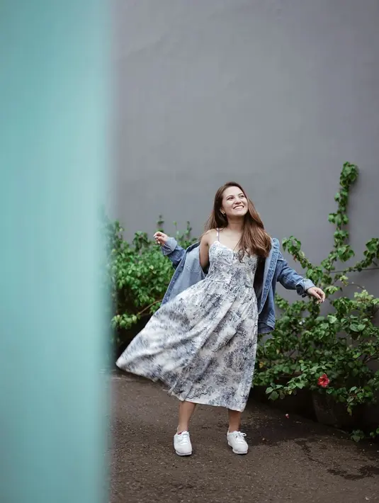 Marsha mengatakan kalau es krim bisa mengembalikan moodnya saat tidak baik. Menurutnya, semangatnya pun akan kembali membara lagi usai memakan es krim. (Instagram/aruanmarsha)