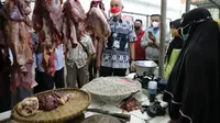 Gubernur Jawa tengah Ganjar saat melakukan sidak di Pasar Wage Purwokerto Kabupaten Banyumas, Jumat (22/4/2022)