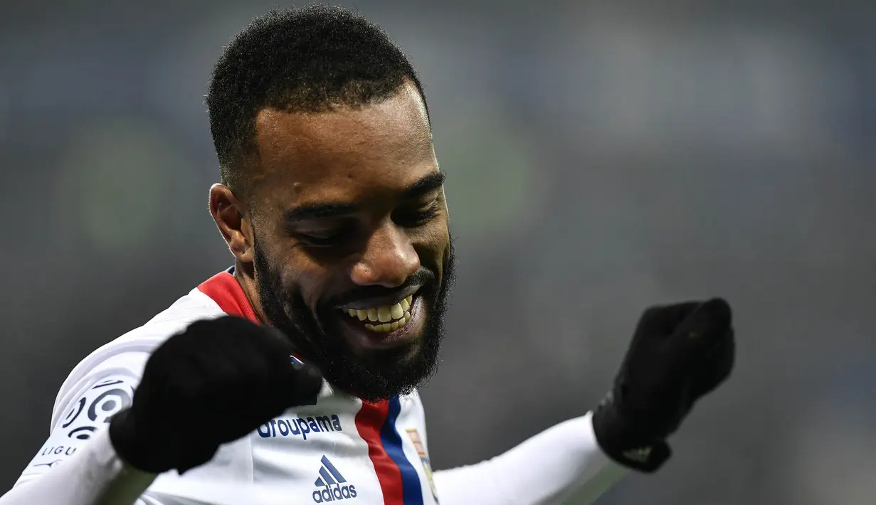 Pada musim 2016-17,  Alexander Lacazette berhasil membukukan 37 gol dari 45 penampilan bersama Lyon dalam semua kompetisi. (AFP/Jeff Pachoud)