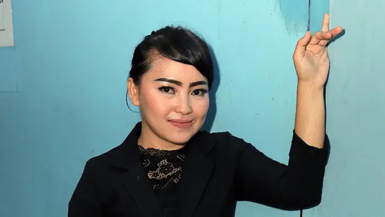 Momen Denny Cagur Terpukul Dengar Kabar Duka Mpok Alpa di Tengah Sidang MPR