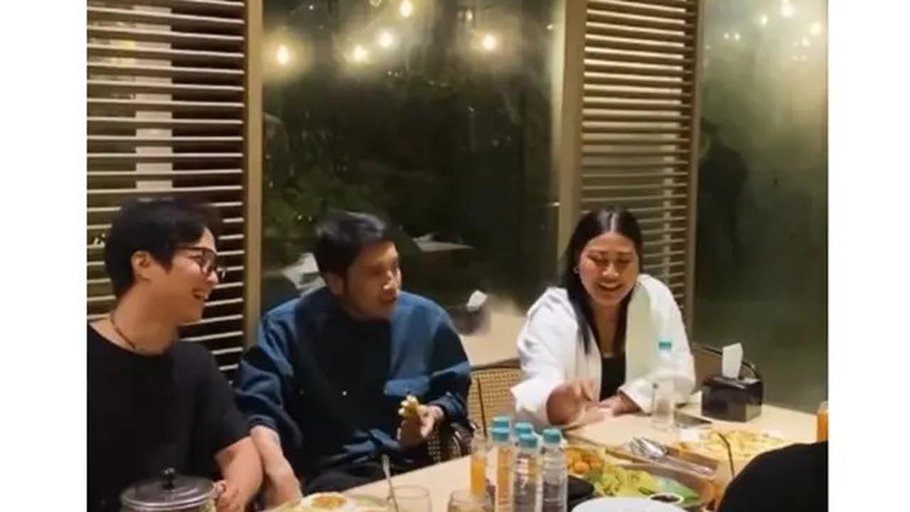 6 Potret Kejutan Ultah Andre Taulany ke-51, Dihadiri Anak hingga Sahabat Artis