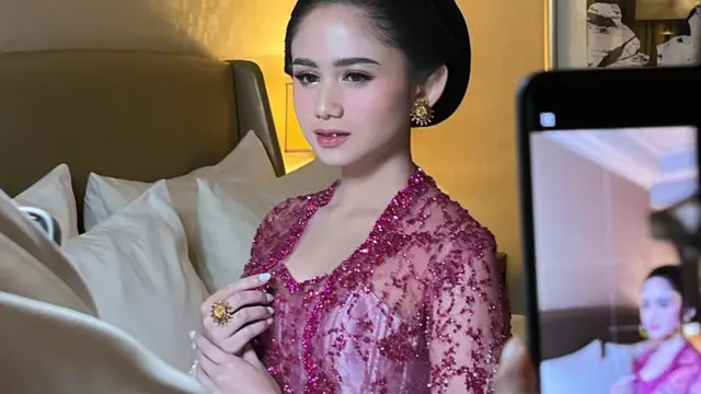 Tissa Biani dan Syifa Hadju di Ngunduh Mantu Al Ghazali dan Alyssa Daguise. [Dok. Kapanlagi/Budy Santoso]