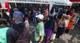 Warga Penerima Bantuan Pangan (PBP) antri mengambil  beras yang didistribusikan di Kelurahan Kebon Baru, Jakarta Selatan, Selasa, 1 September 2026. (KLY/Arie Basuki).