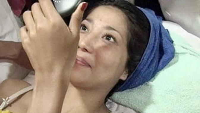 Adelia Rasya Totok Wajah Pakai Berlian Showbiz Liputan6 Com