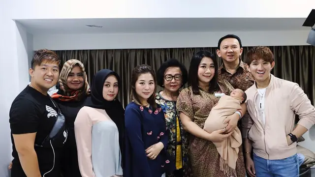6 Pemotretan Perdana Ahok dan Puput Nastiti dengan baby Yosafat
