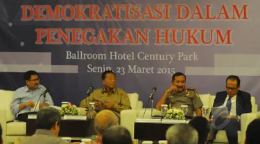 Suasana seminar "Demokratisasi dalam Penegakan Hukum" di Jakarta, Senin (23/3). Seminar tersebut bertujuan agar relasi antar institusi penegakan hukum maupun pelaku penegakan hukum dapat berjalan solid dan saling menguatkan. (Liputan6.com/Herman Zakharia)