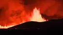 Gunung berapi di barat daya Islandia meletus, memuntahkan lava dan asap setelah berminggu-minggu mengalami aktivitas gempa yang intens. Demikian disampaikan Kantor Meteorologi Islandia. (Kristinn Magnusson / AFP)