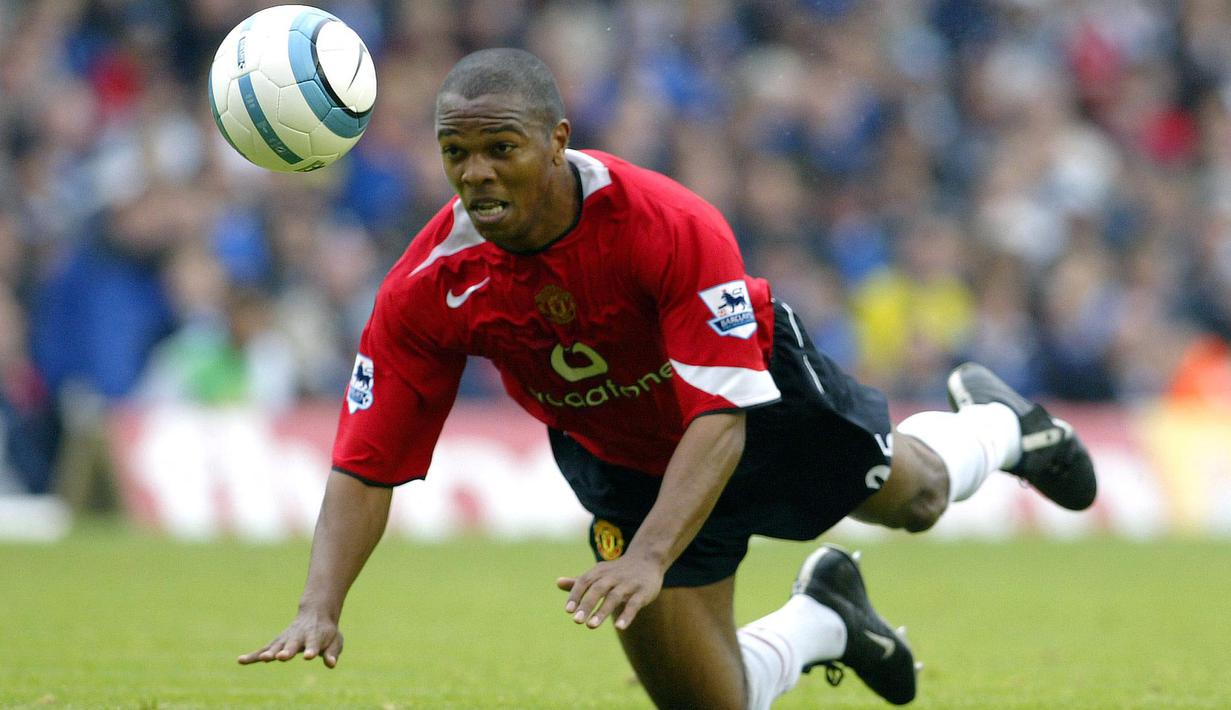 Quinton Fortune merupakan pemain Afrika pertama yang bermain di Manchester United. Ia tercatat berkarier di Old Trafford selama tujuh tahun dan pernah berbagi ruang ganti bersama Ronaldo pada kurun 2003-2006. Kini, ia ditunjuk sebagai pelatih Reading. (AFP/Carl De Souza)