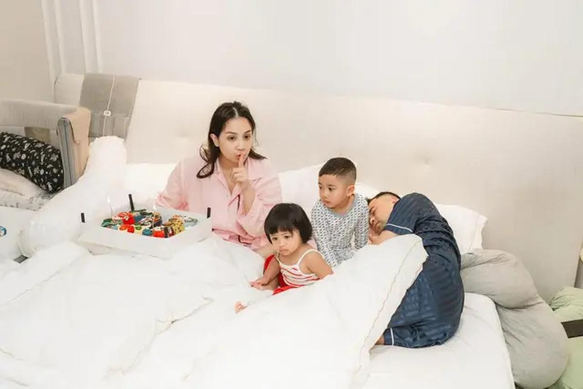 7 Potret Kamar Raffi Ahmad dan Nagita Slavina, Nuansanya Putih Mirip Hotel
