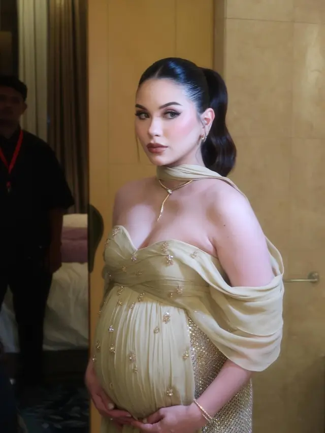 Pesona Elegan Alyssa Daguise di Resepsi Pernikahan El Rumi-Syifa Hadju, Bertabur Perhiasan Mewah Ratusan Juta