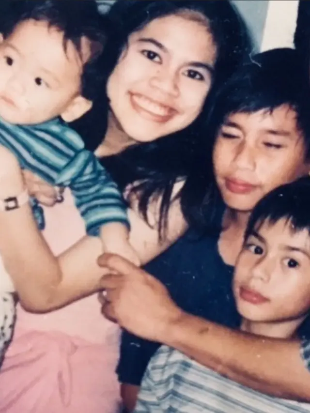 Dewi Yull dan Anak