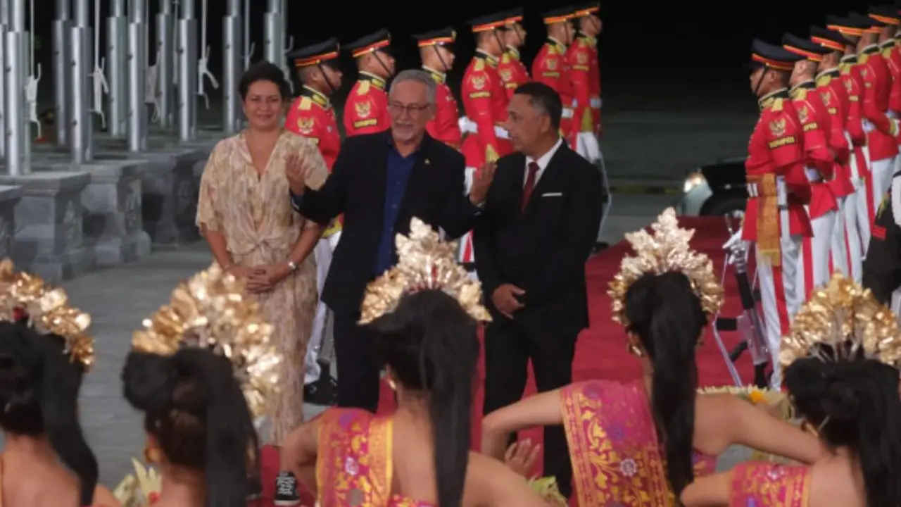 Menteri Perikanan dan Ekonomi Biru Seychelles, Jean Francois Gabriel Ferrari tiba di Bandara Ngurah Rai Bali, Sabtu (7/10/2023) pukul 22.20 WITA. Ferrari delegasi pertama yang datang untuk mengikuti Archipelagic and Island States (AIS) Forum.